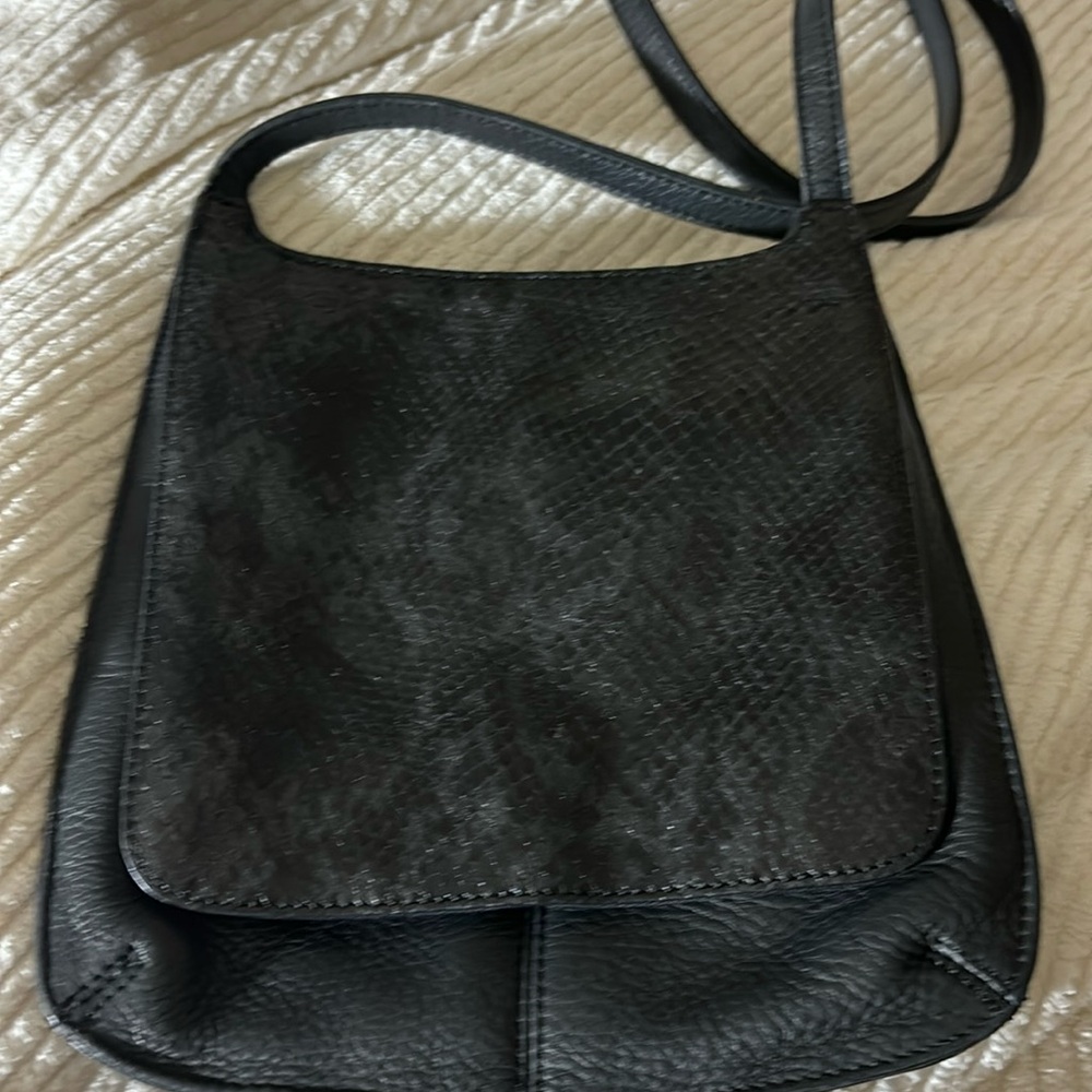 Vtg. Fossil Flap Black Leather Crossbody Shoulder Bag Purse Snap Closure Lined